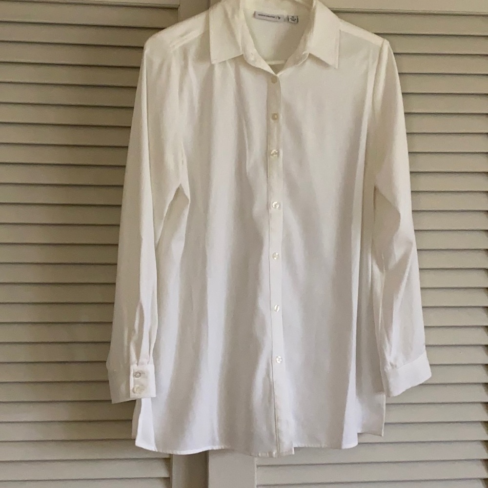White long sleeve button down blouse XS
